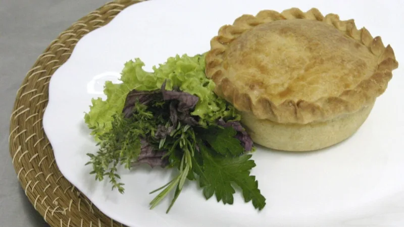 Empadão goiano: a torta alta que virou símbolo de Goiás