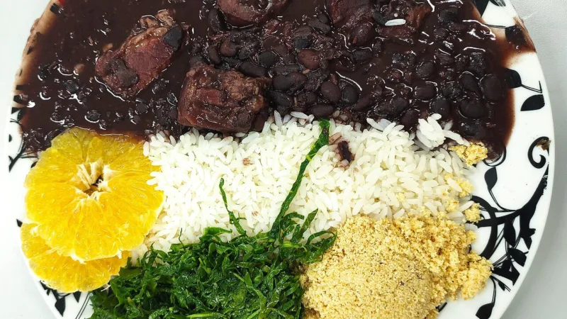 Feijoada carioca: o ritual de sexta e sábado nos botequins do Rio