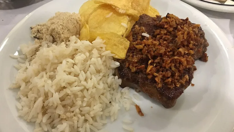 Filé à Oswaldo Aranha: a história de um pedido no Café Lamas
