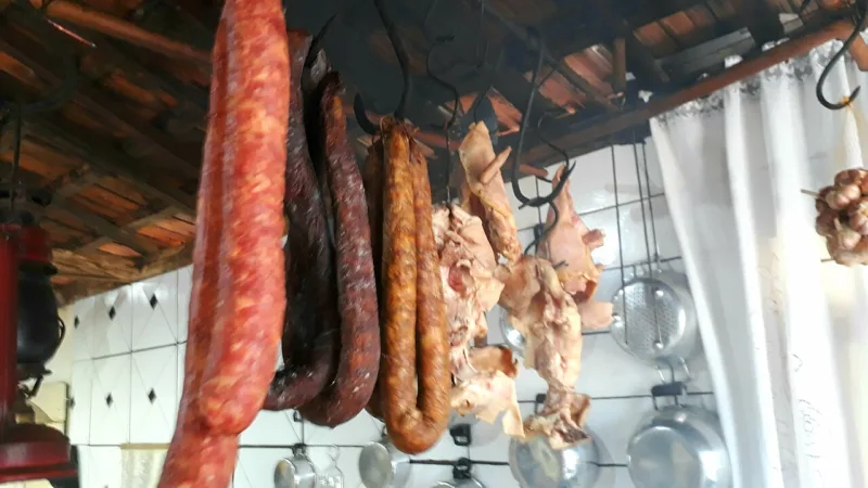 Linguiça do sertão: o embutido artesanal de Caicó e do Seridó