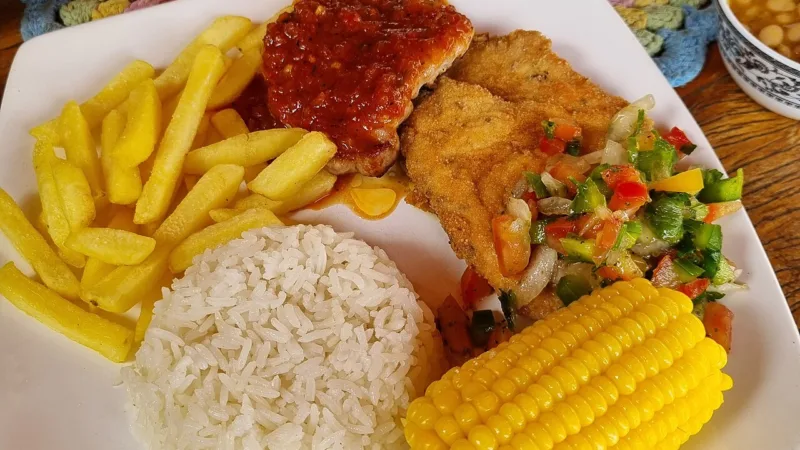 Panelinha goiana: o arroz de panela de barro com carnes