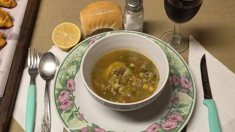 Sôo josu py: o caldo paraguaio de carne moída na mesa de MS