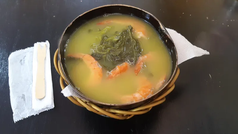 Tacacá no Pará: o caldo de tucupi e jambu das tacacazeiras