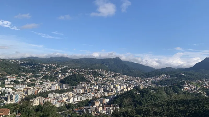 Linguiça na serra de Nova Friburgo: herança de mesa e de cidade