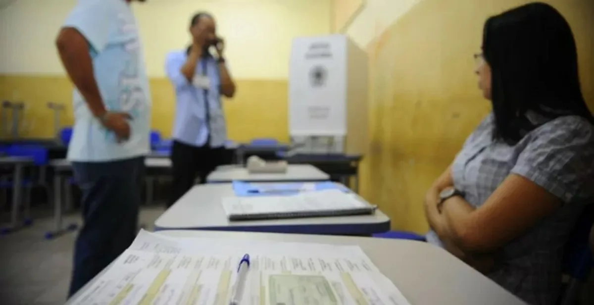 Mesários que faltaram ou abandonaram o trabalho na eleição devem justificar; multa pode chegar a R$ 70,28