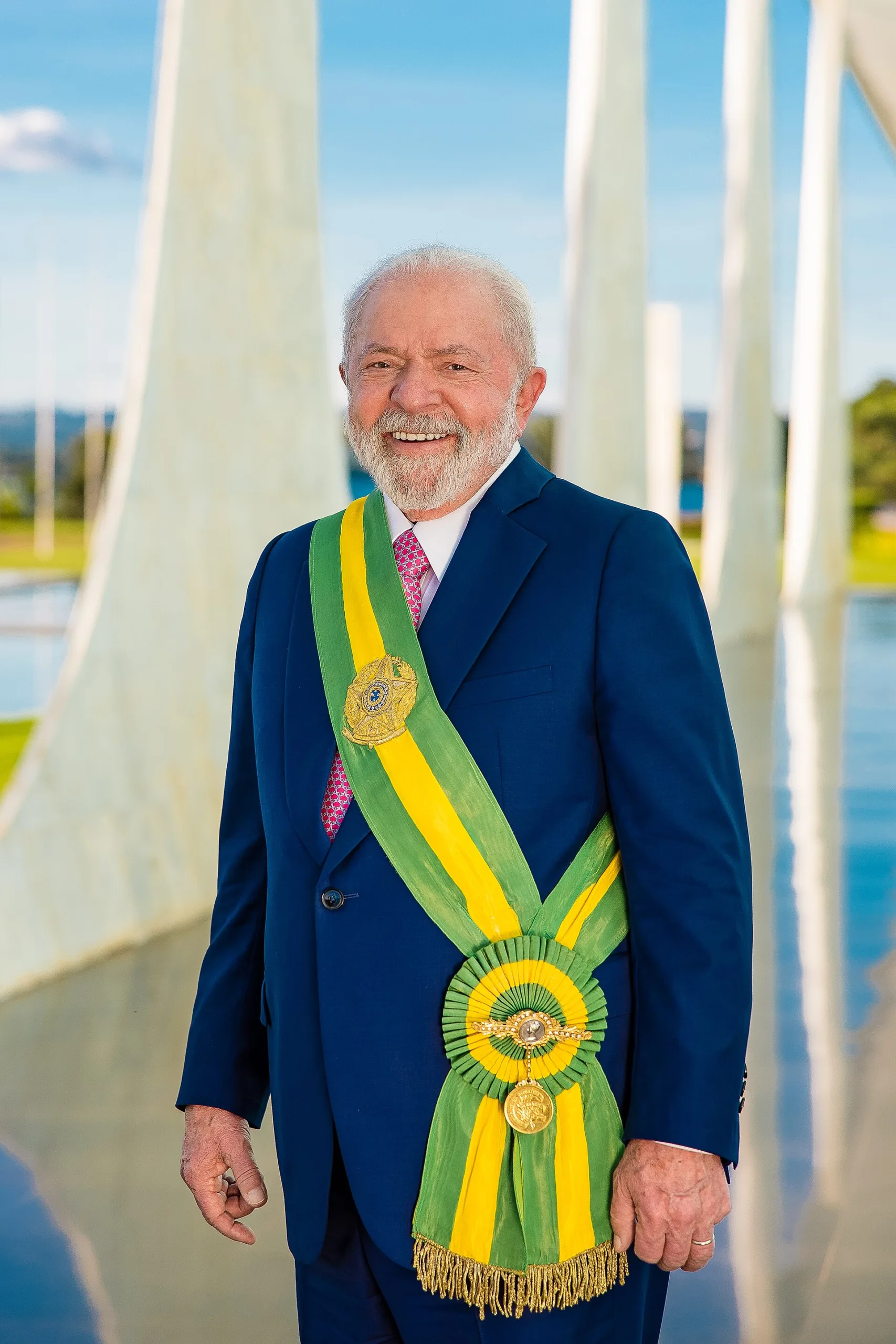 Lula é reeleito presidente do Brasil e conquista o quarto mandato após virada histórica sobre Flávio Bolsonaro