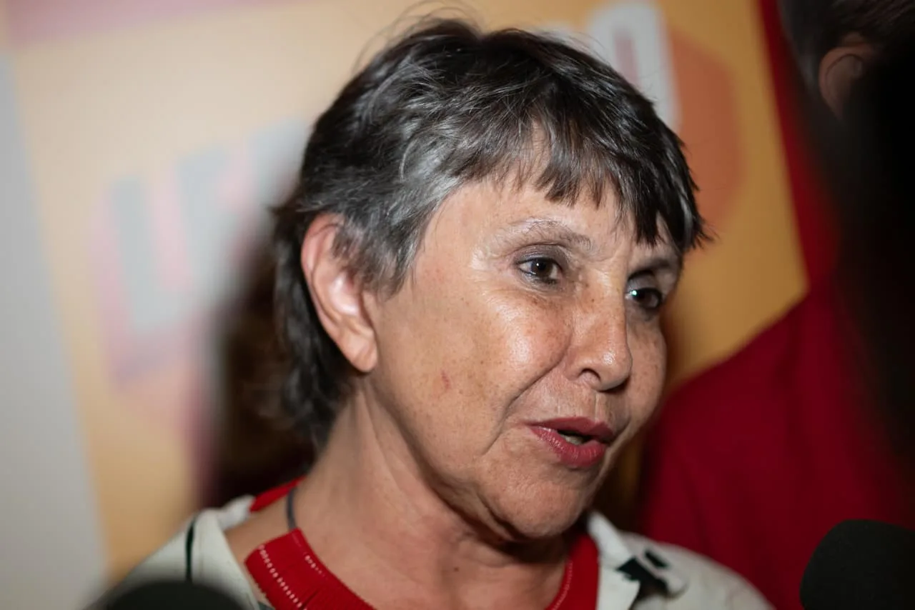 Erika Kokay vota na Asa Sul e se diz confiante no resultado das eleições