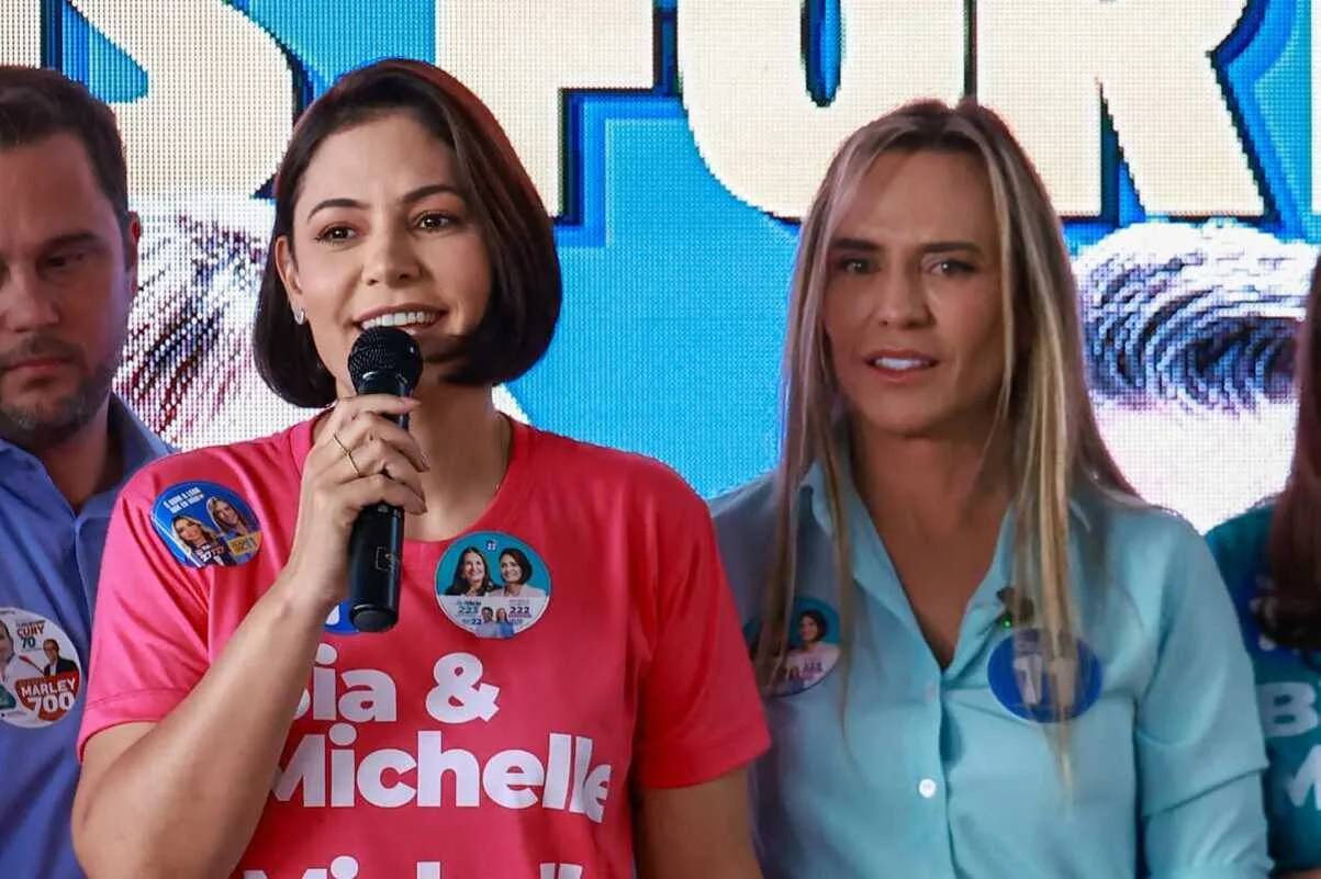 Michelle sobre Bolsonaro: “Não é que passou mal, tem tido dias difíceis”