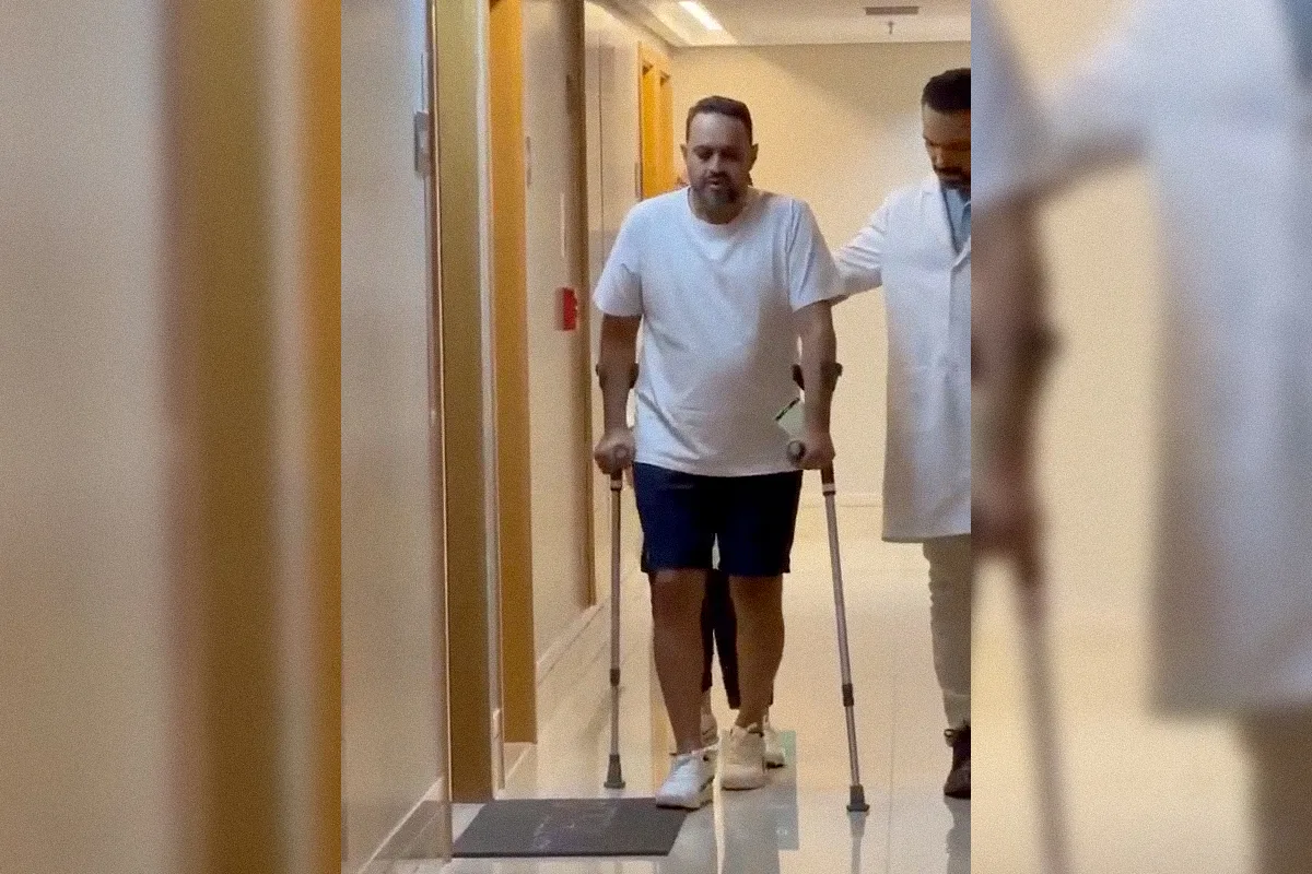 Brasiliense atingido por onda em Pernambuco dá os primeiros passos após perder movimentos