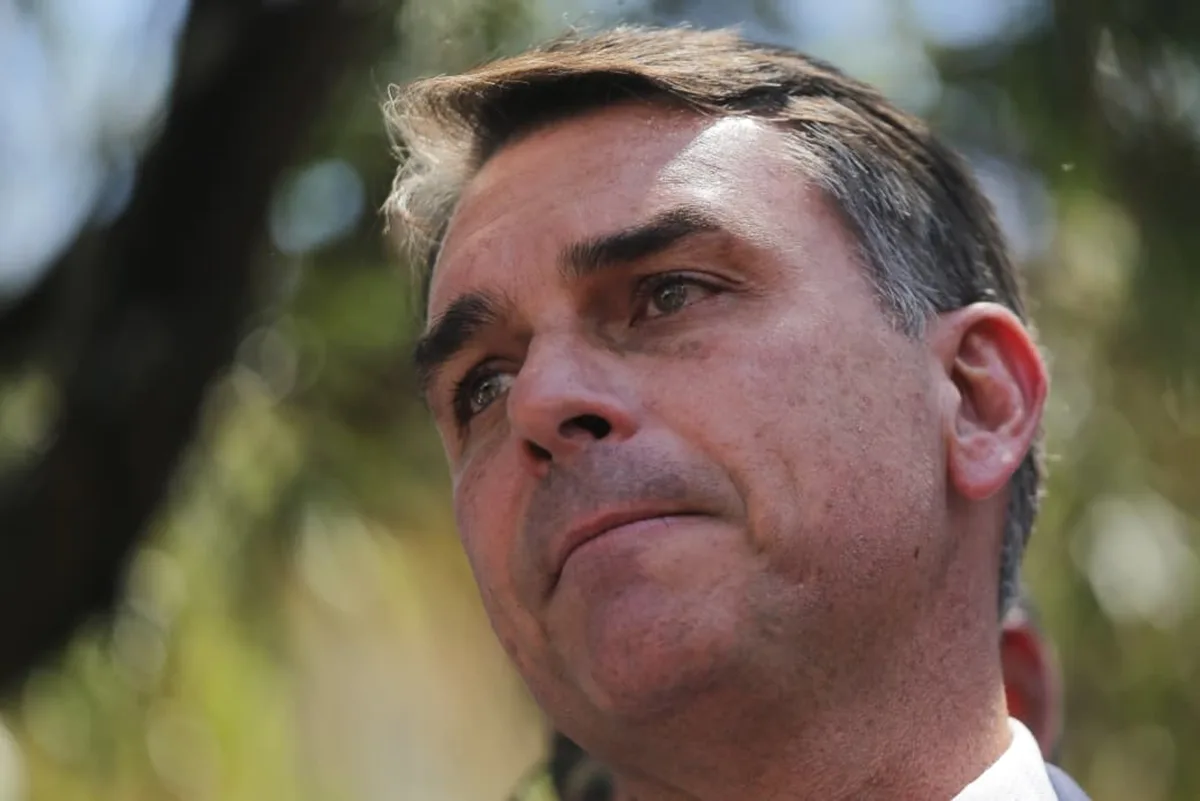Estudantes da UnB e políticos convocam ato contra Flávio Bolsonaro no DF
