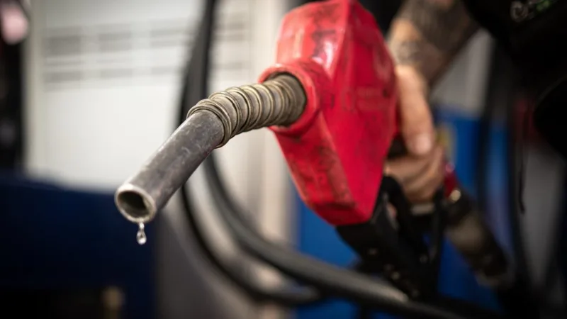 Gasolina ficará R$ 0,07 mais cara no DF a partir de fevereiro de 2027