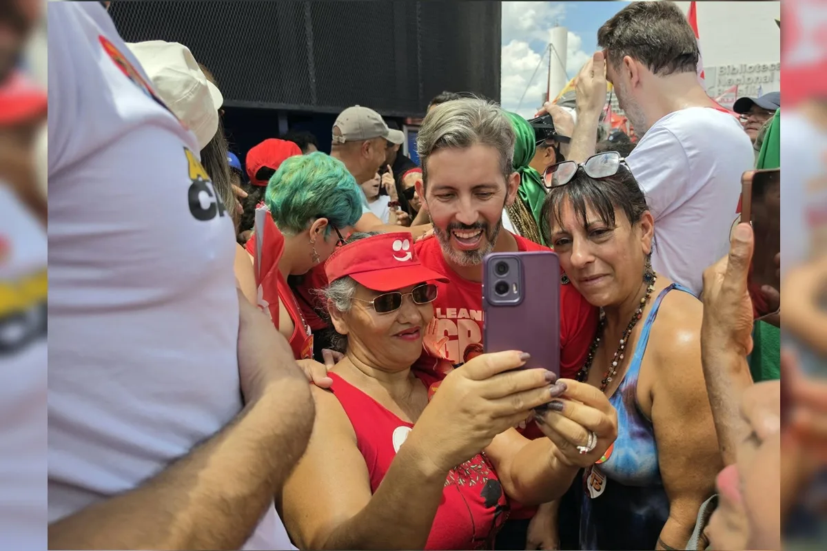 “O povo tá na rua defendendo direitos”, diz Grass em ato pró-Lula no DF