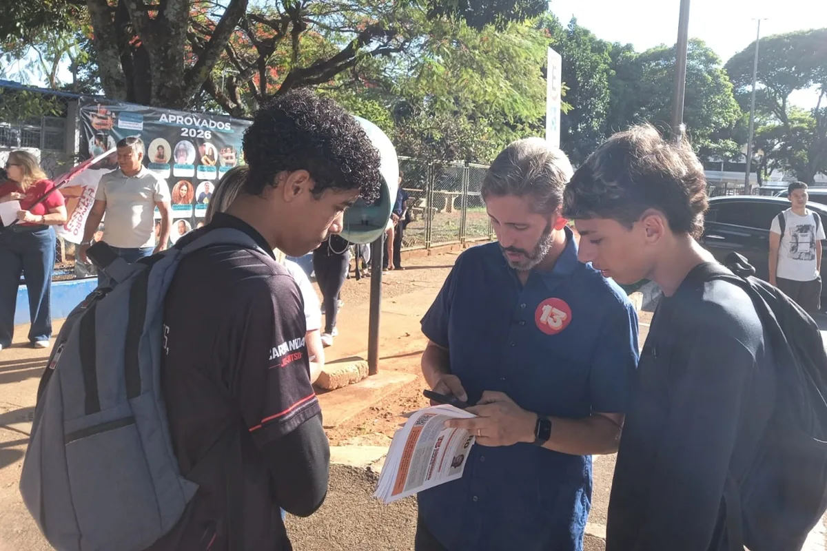 Leandro Grass diz que quer cuidar da formação dos jovens nas escolas públicas do DF