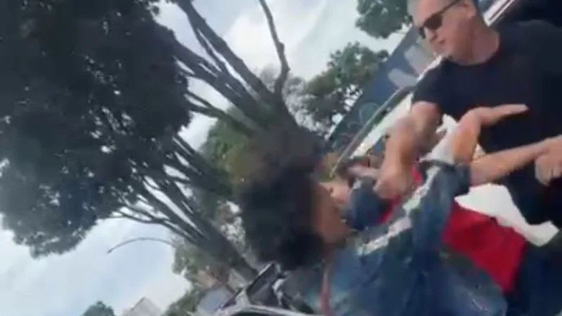 Homem dá soco em mulher em frente a local de votação em Taguatinga
