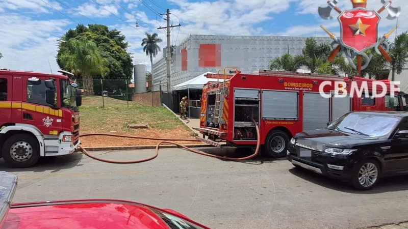 Incêndio em casa de festas no Setor de Clubes Sul deixa homem intoxicado por fumaça