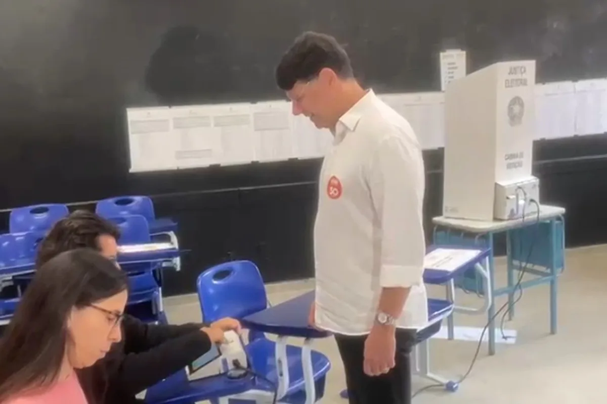 Kiko Caputo vota no Lago Sul e diz encerrar campanha com “sensação de dever cumprido”