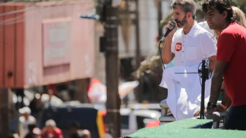 “Agora é hora de virar”, diz Grass em caminhada com Lula e apoiadores em Ceilândia