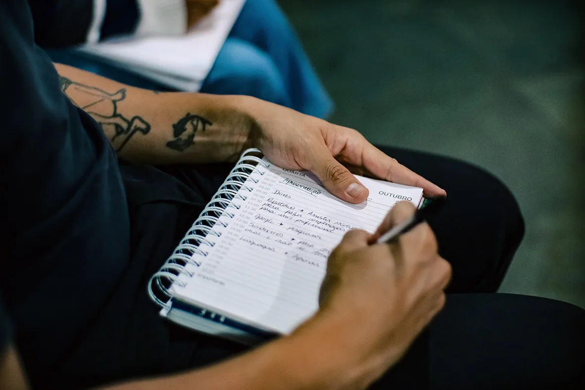 Cursos gratuitos de Libras e audiodescrição têm inscrições abertas até 6 de novembro