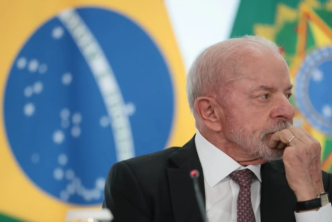 Mendonça manda campanha de Lula suspender impulsionamento de posts contra Flávio