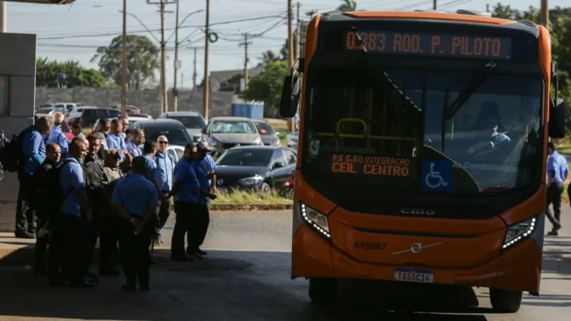 Após dois dias parados, 90 ônibus da Marechal voltam a circular no DF
