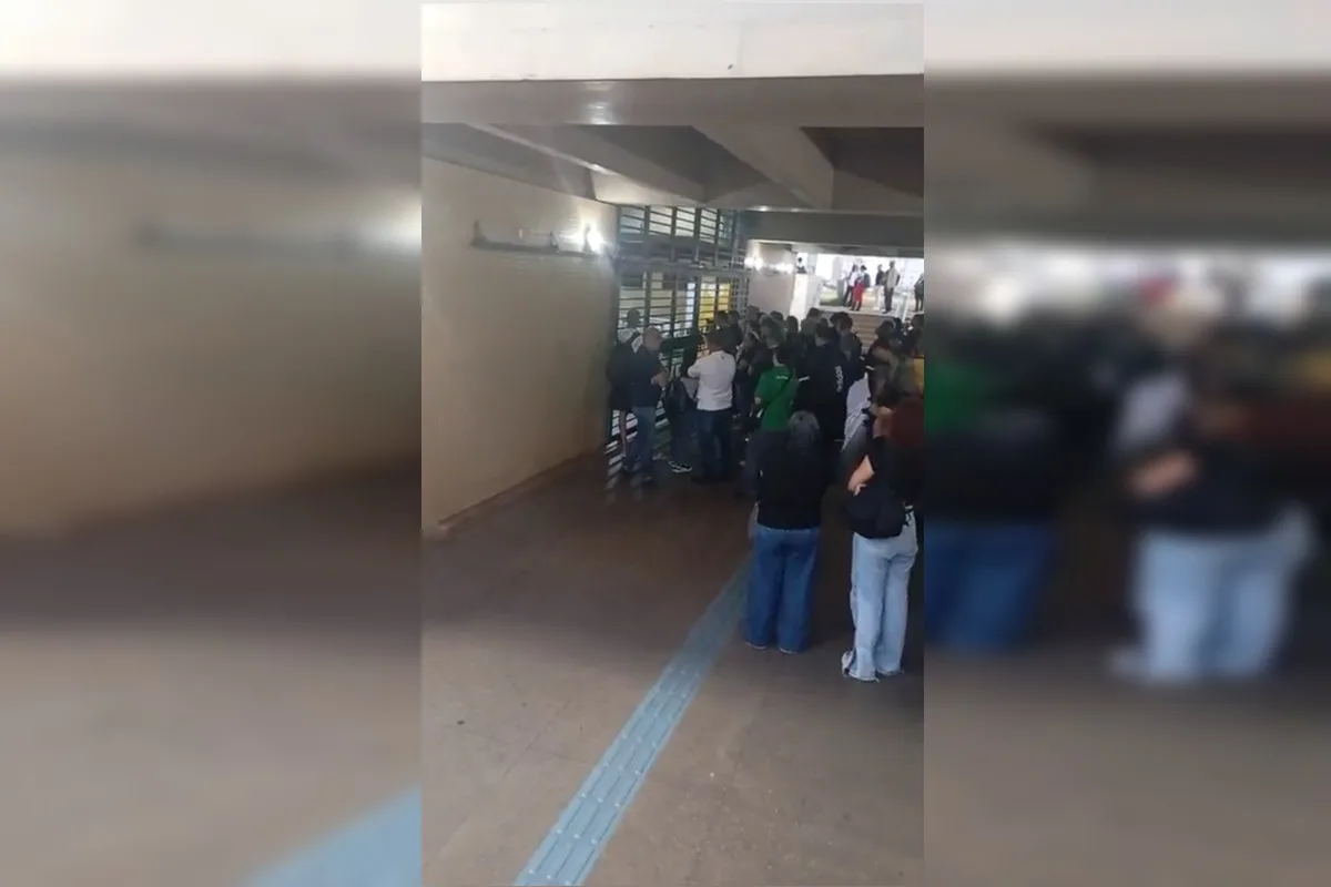 Metrô-DF: estação Samambaia Sul abre 16 minutos atrasada por falta de funcionário
