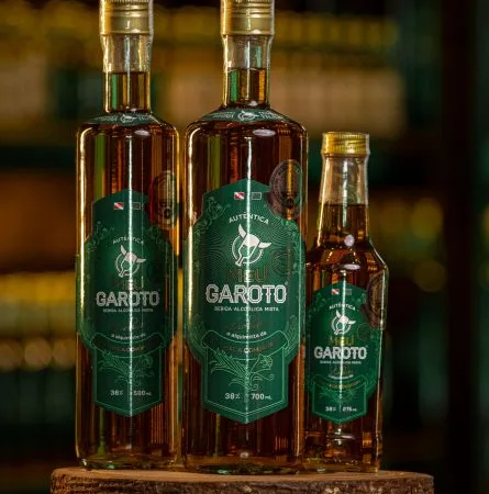 Meu Garoto Jambu Tradicional: a cachaça que faz a língua tremer