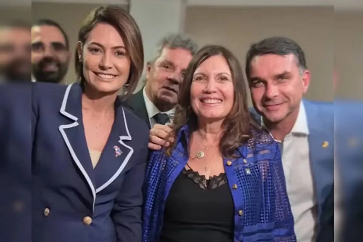 Flávio Bolsonaro, Michelle e Bia Kicis convocam ato em Brasília em homenagem a Bolsonaro