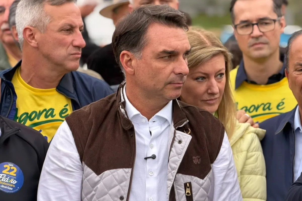 Deputados distritais comentam na CLDF a ida de Flávio Bolsonaro aos Estados Unidos