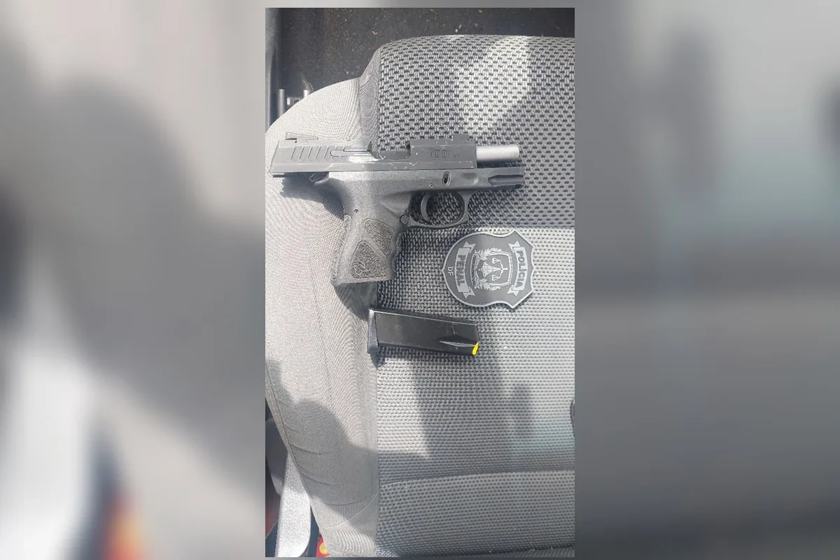 Polícia Penal encontra pistola com numeração raspada em carro perto do CPP e prende duas pessoas