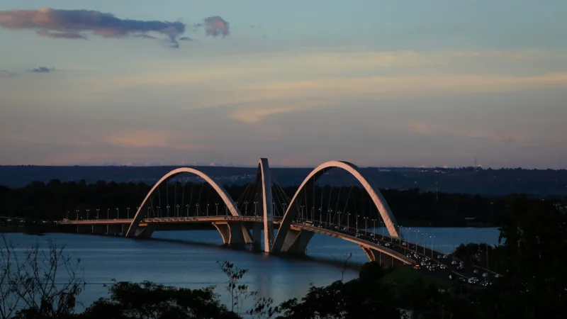 Faixas reversíveis na Ponte JK começam a funcionar nesta quarta-feira