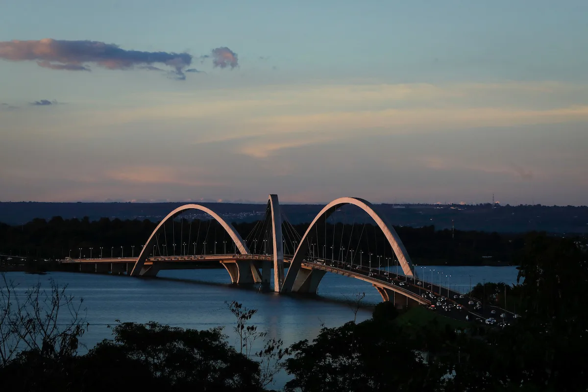 Faixas reversíveis na Ponte JK começam a funcionar nesta quarta-feira