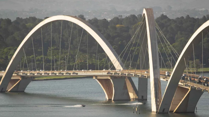 Celina anuncia faixa reversível na Ponte JK a partir de quarta-feira