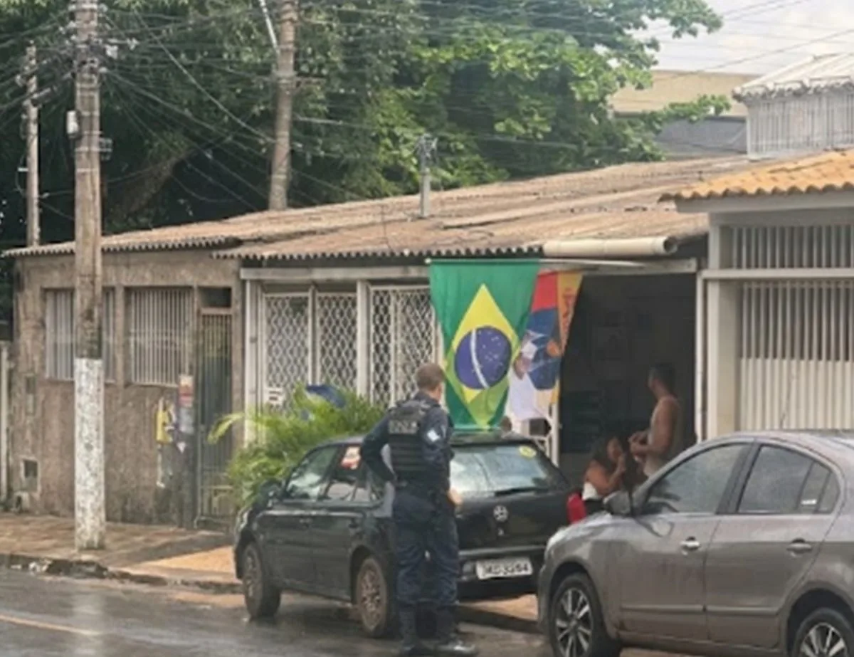 PMDF apreende carro de som com jingles de campanha perto de seção eleitoral no Riacho Fundo I