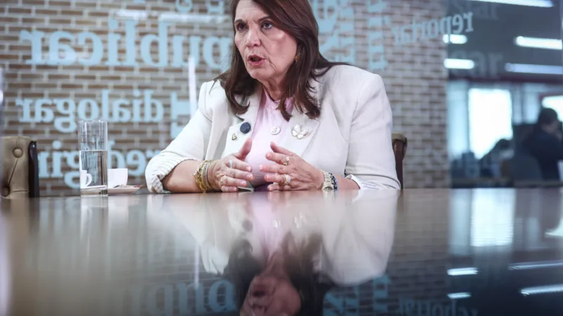 Bia Kicis diz que Nunes Marques “já deveria ter libertado Bolsonaro”
