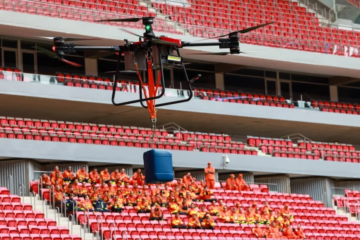 Bombeiros simulam ataque terrorista com drone na Arena Mané Garrincha