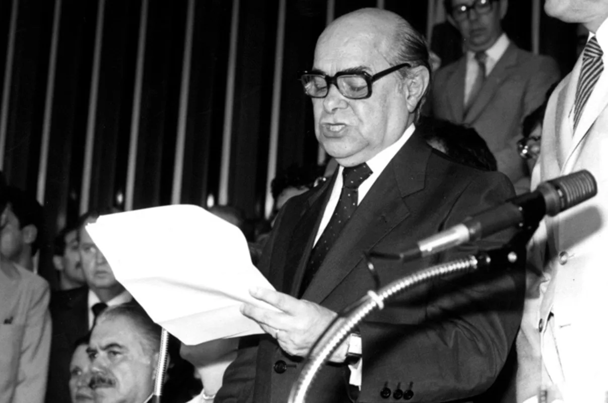 Justiça Federal libera documentos sigilosos sobre a morte de Tancredo Neves