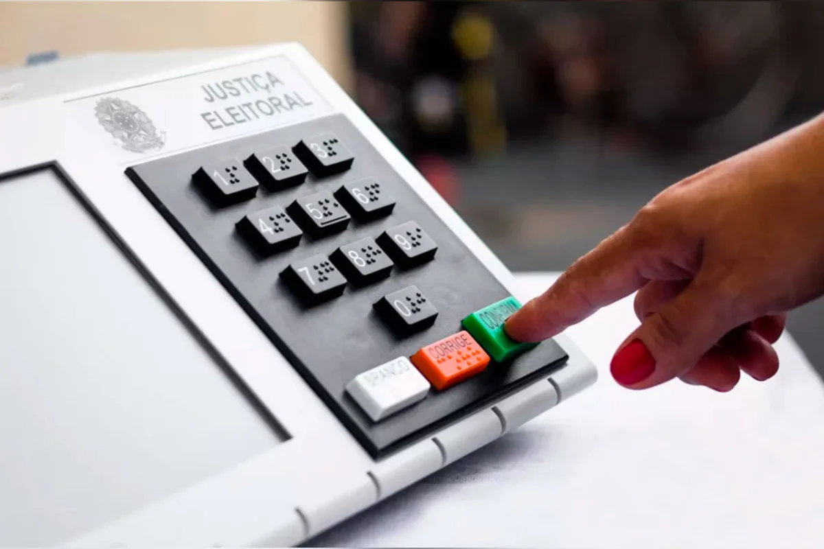 DF tem 19 urnas eletrônicas trocadas no fim de semana de votação, aponta TRE