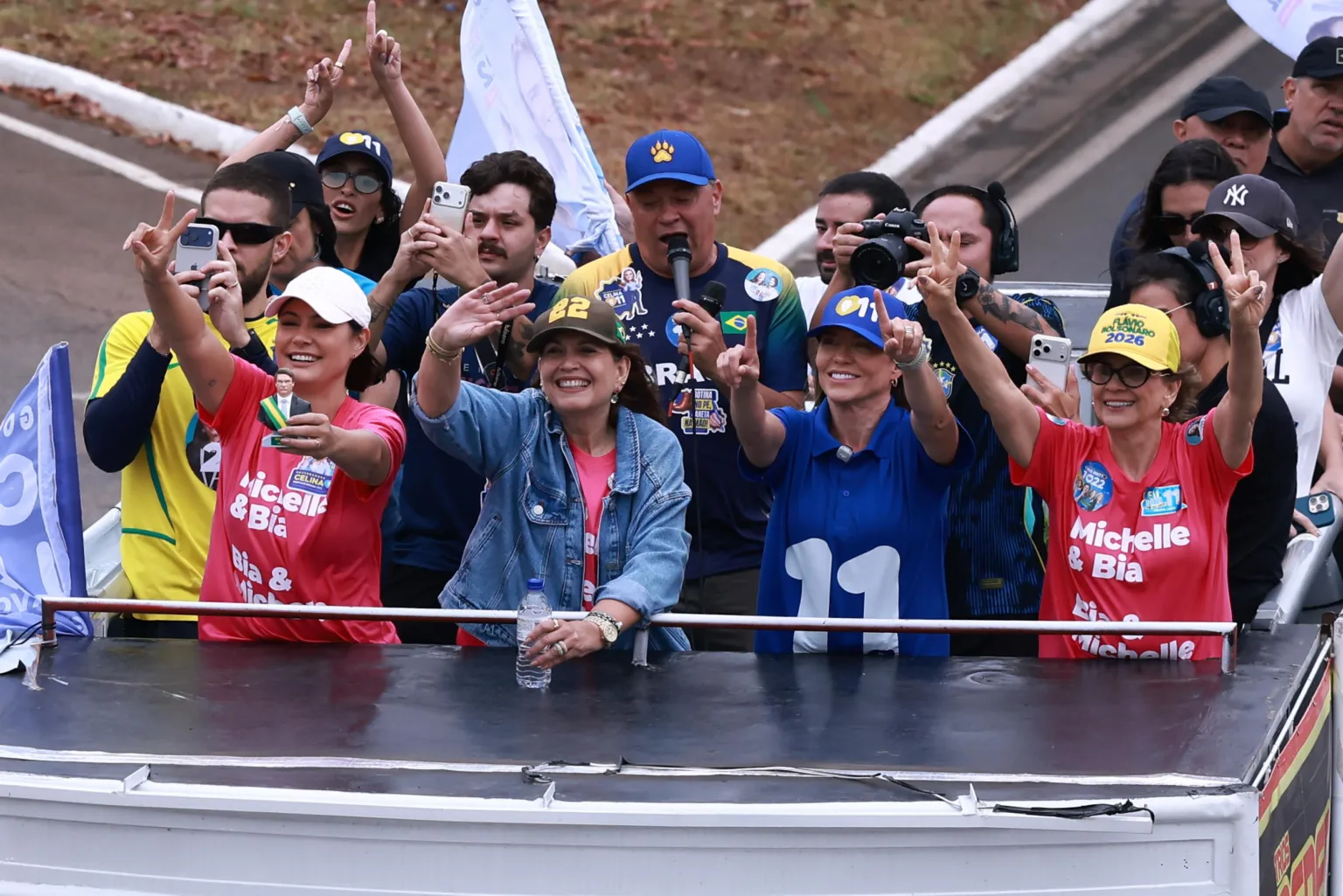 Celina Leão comenta pesquisas durante motociata: “Recebo com humildade”