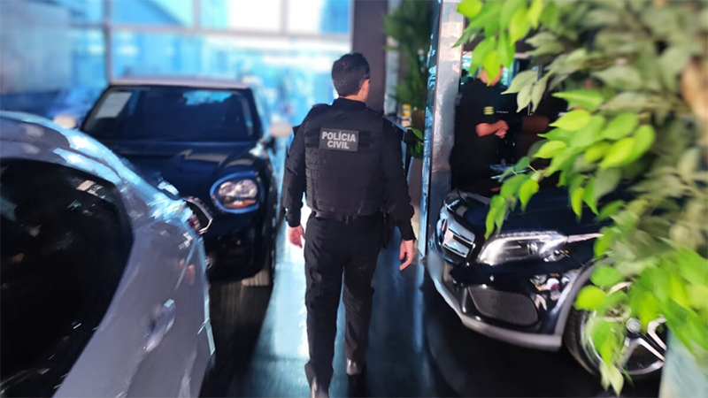‘Chave de Vidro’: PCCO prende suspeita de desviar R$ 2,5 milhões em venda de carros de luxo em Aparecida de Goiânia