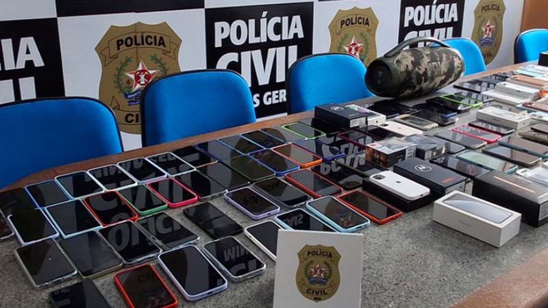 PCMG Mulher é presa em Itabira com mais de 100 celulares roubados e furtados